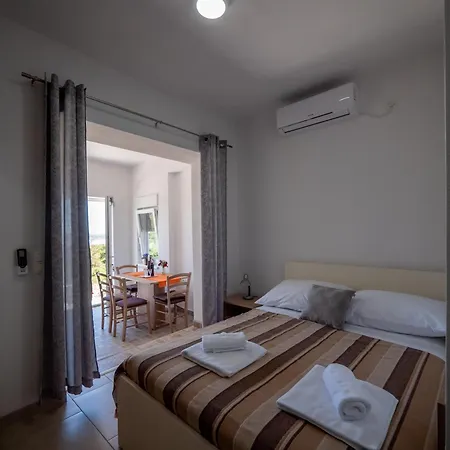 Apartment Tri Mora Razanac