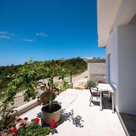 Apartment Tri Mora *