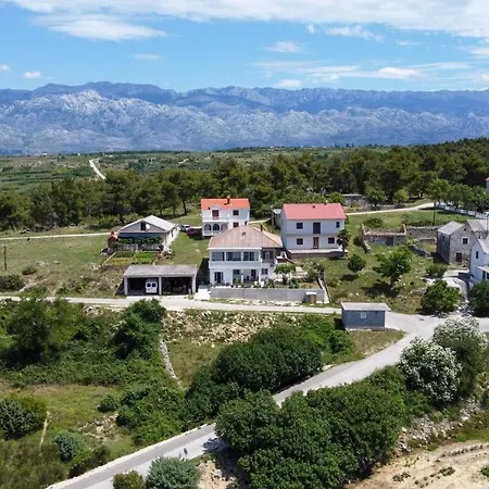 Tri Mora *