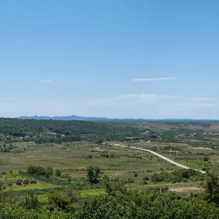 Apartment Tri Mora *