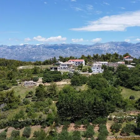 Apartment Tri Mora *
